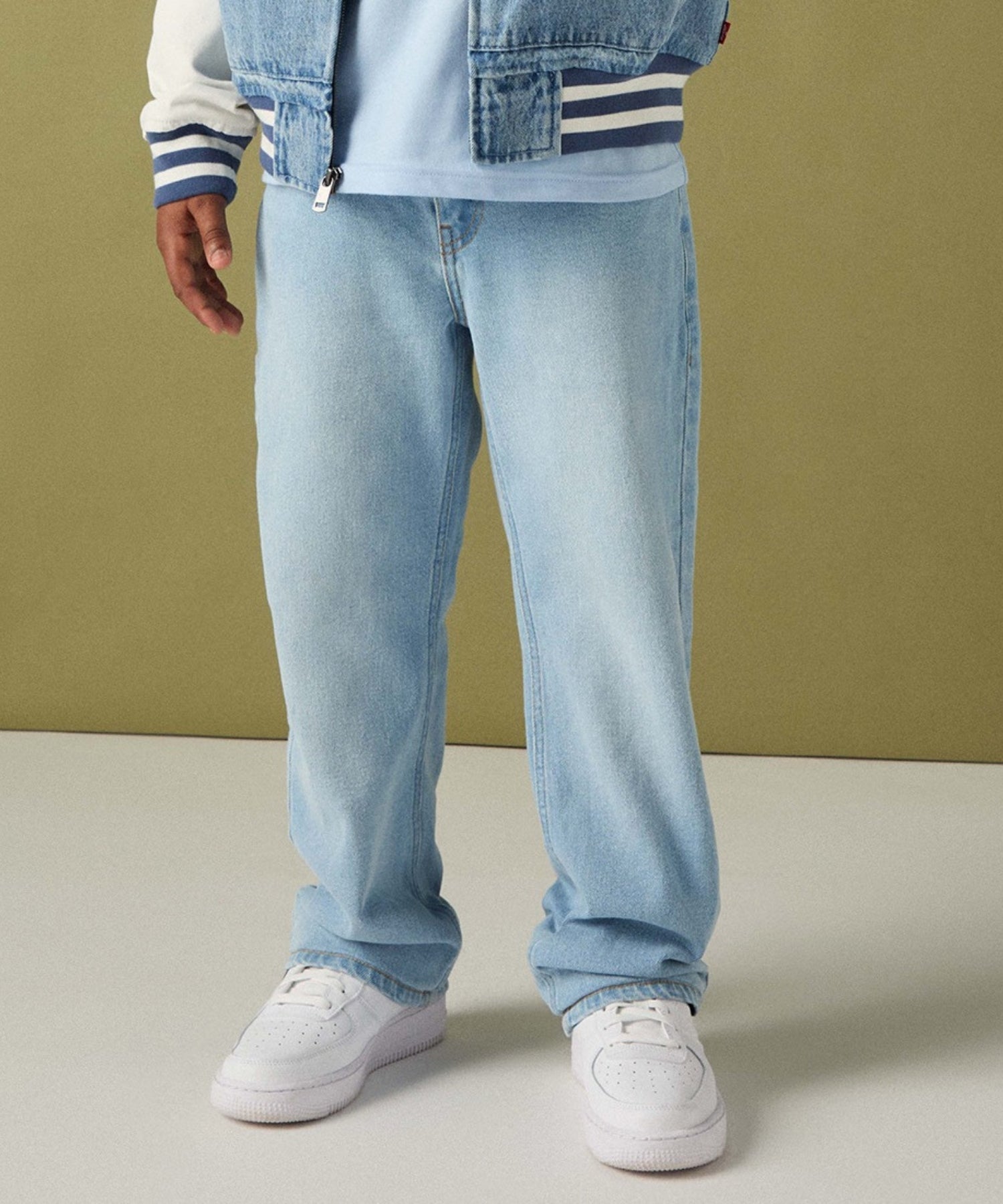 1HmDgUGikScvcLEuUwauja-QOM6SUDtBo