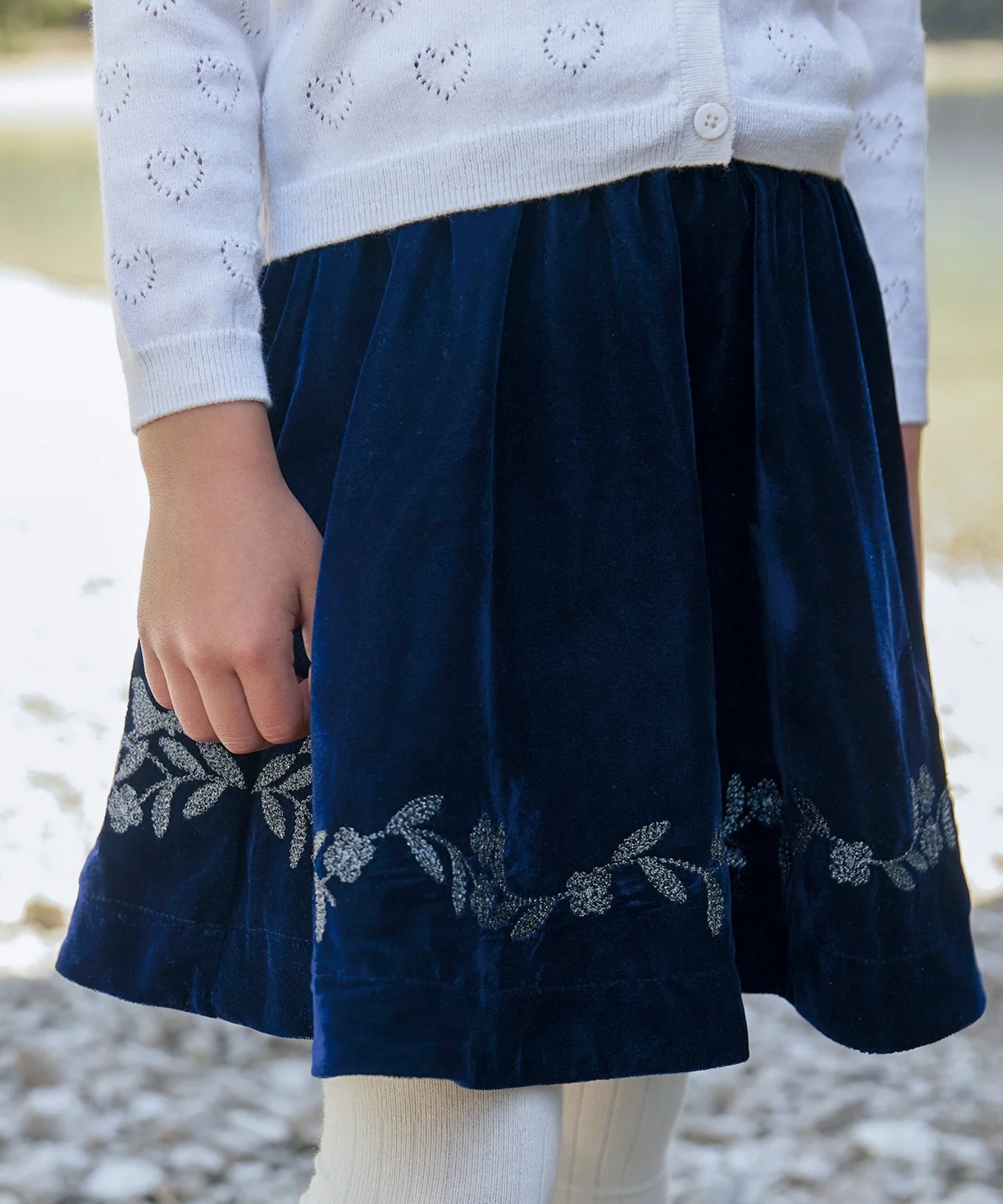 14ODEykQoDEAUkFhF-lPutPn_npuVEUio