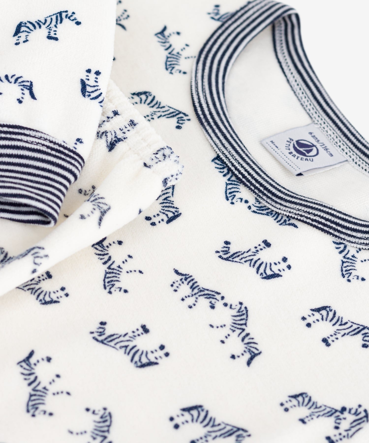 1059K2Nj3nSy6eAUXMJuyWely9lMpKYUK