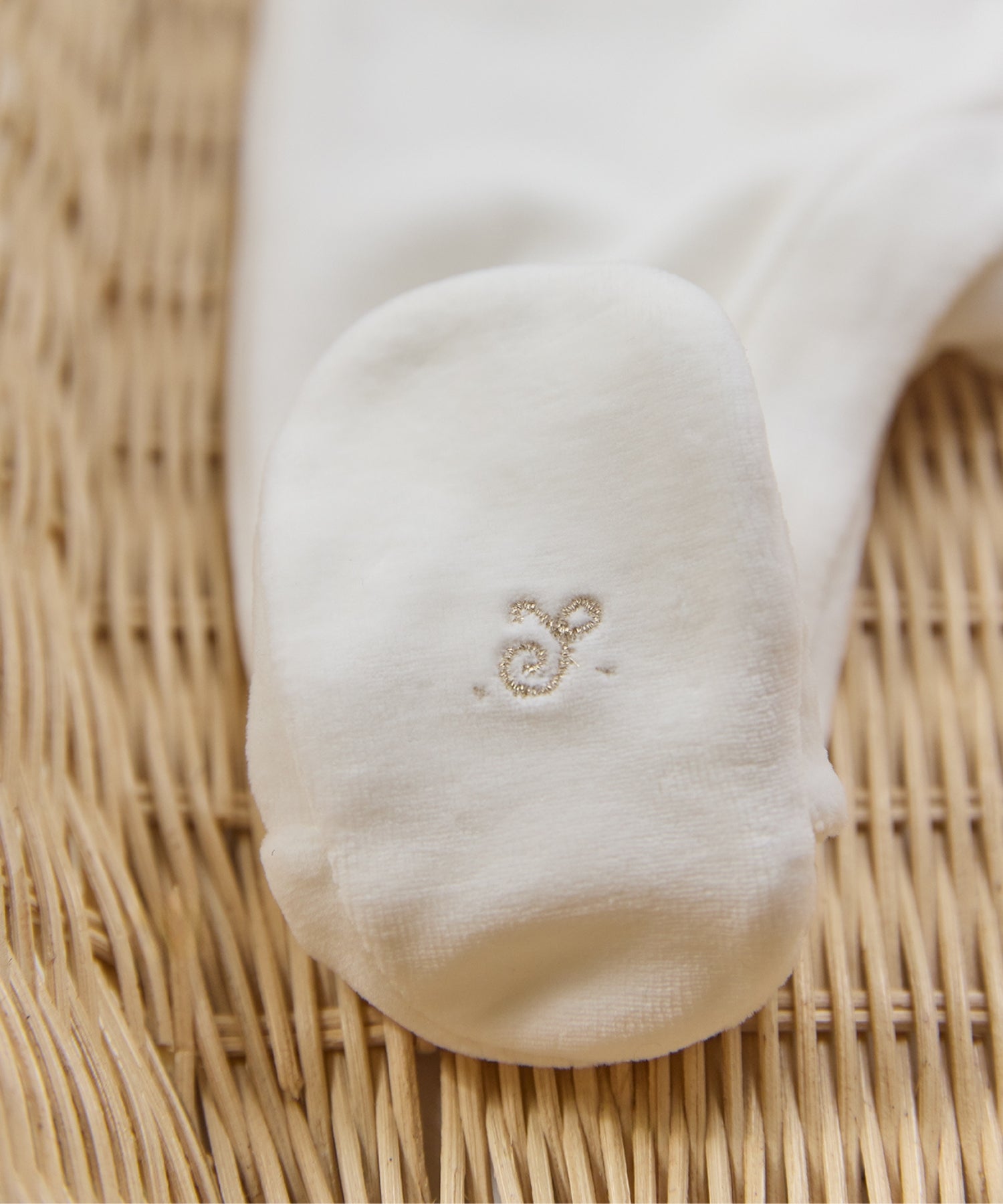 1UXxdIvKWWVYkCHsNa7hZthoESMAkxw4H