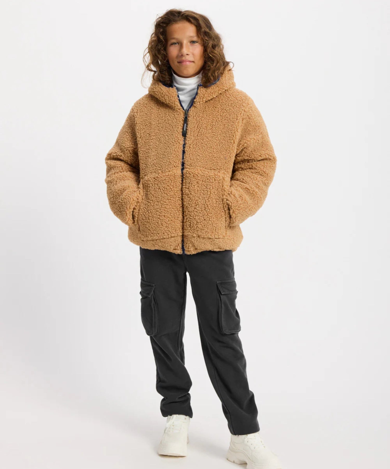 1_QmhFV5suEvGBpg9nFrT3QNsyLY87NTG