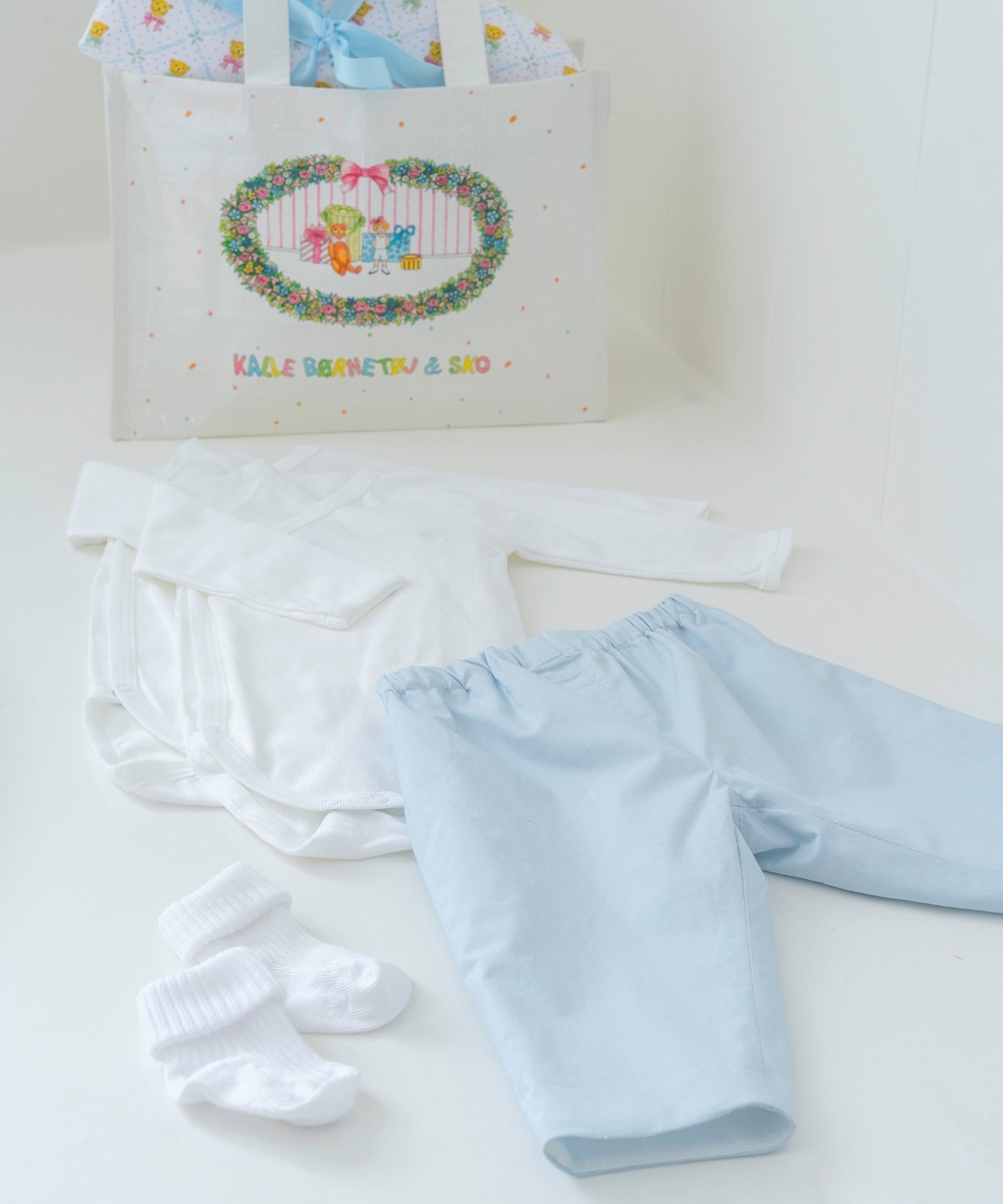 1vAmoSoKbpypNDbzdmnn9_Xdouhmc4zCH